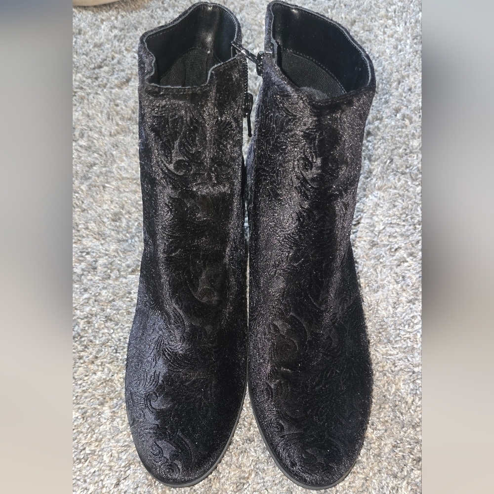 Vaneli Zeda black troppy velvet boots Womens Size 10 - Picture 9 of 9